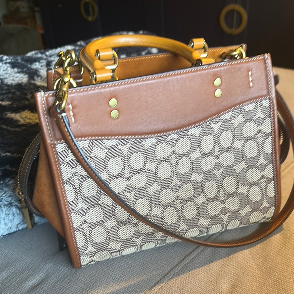 Coach Signature Rogue 25